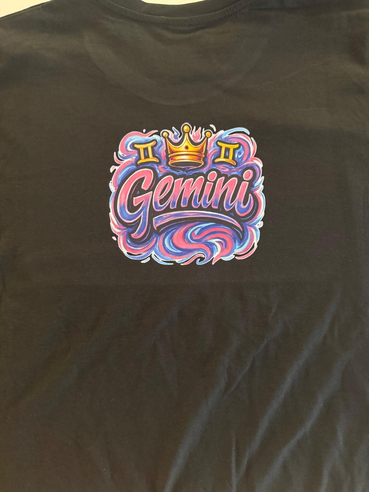 T-shirt maniche corte, con segno zodiacale sulla schiena